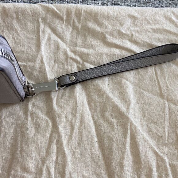MICHAEL Michael Kors Large Leather Smartphone Wristlet NWOT light grey neverused - Picture 12 of 12
